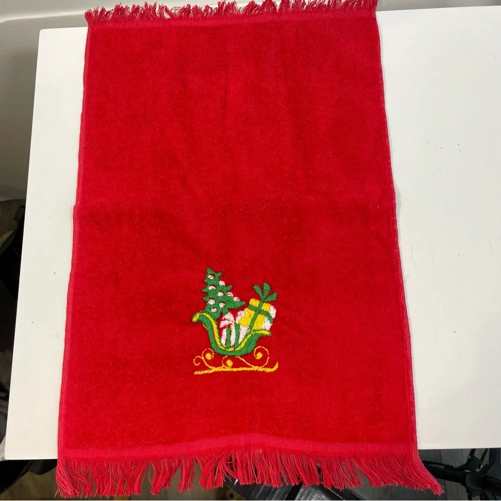 Vintage Bucilla Christmas fingertip towels bathroom hand towels red bells sleigh